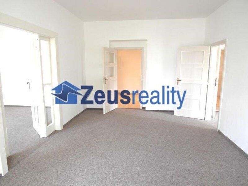Kanceláře/4místnosti/hala/2xskládek/120m2/po rekonstrukci/Praha 10/Strašnice/Nad vodovodem