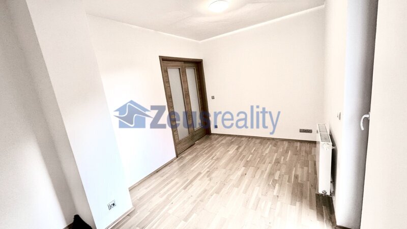 3+KK/84m2/terasa s předzahrádkou 45m2/parkovací stání/Praha 5/Smíchov/Na Popelce/částečně zařízen/