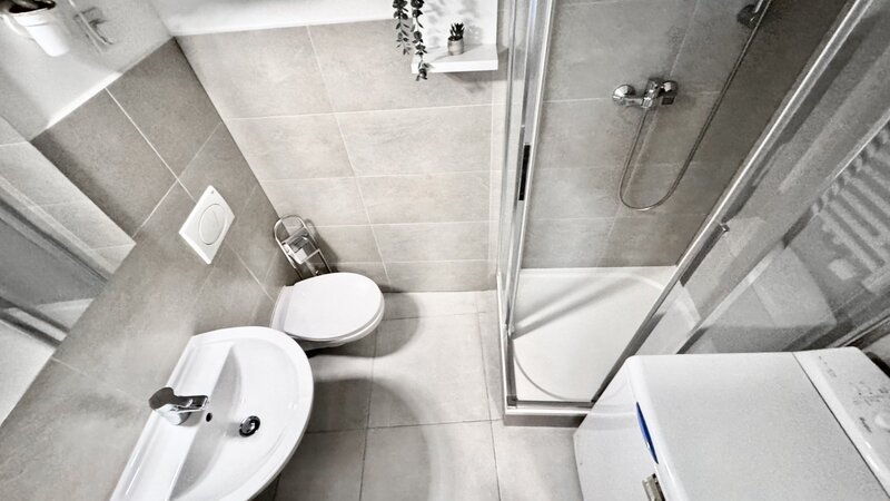 2+KK/31m2/terasa/Praha 2/Nové Město/Vyšehradská/po rekonstrukci/zařízen komplet