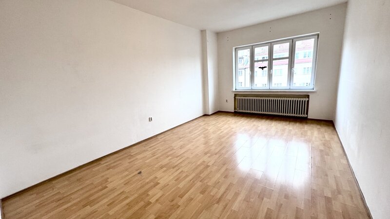 3+KK/balkon/komora/95m2/Na veselí/Nusle/Praha 4/částečně zařízeno/u tramvaje a metro