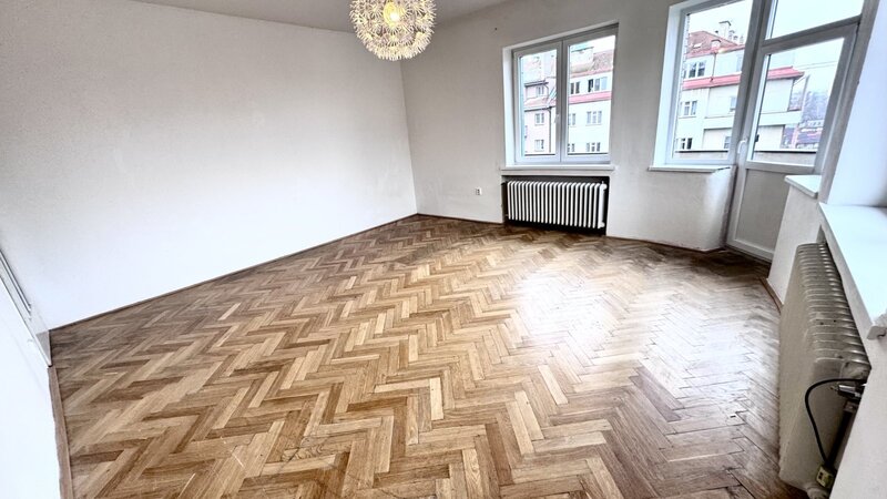 3+KK/balkon/komora/95m2/Na veselí/Nusle/Praha 4/částečně zařízeno/u tramvaje a metro