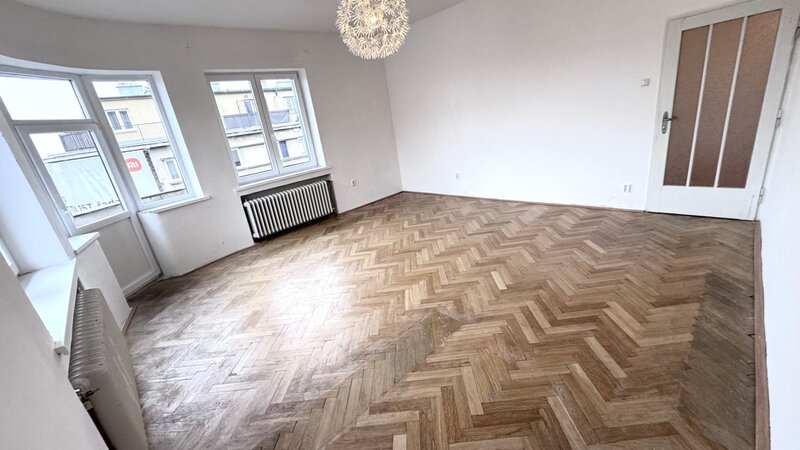 3+KK/balkon/komora/95m2/Na veselí/Nusle/Praha 4/částečně zařízeno/u tramvaje a metro