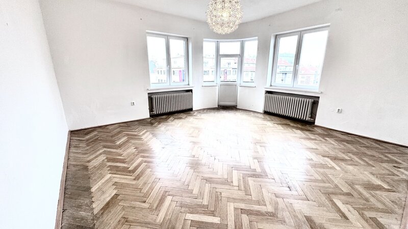 3+KK/balkon/komora/95m2/Na veselí/Nusle/Praha 4/částečně zařízeno/u tramvaje a metro