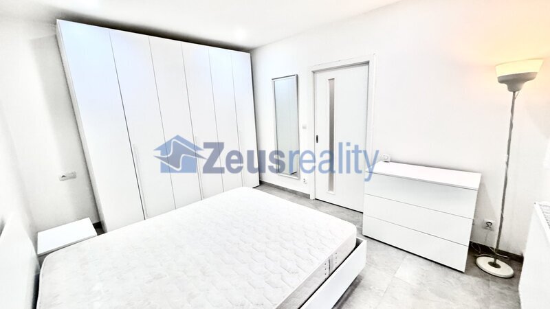 1+1/40m2/terasa/Praha 5/ Smíchov/Plzeňská/zařízen/U METRA stanice Anděl/po rekonstrukci/zařízen