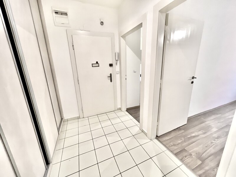 2+KK/komora/50m2/Praha 4/Michle/Pelhřimovská/dva samostatné pokoje/po rekonstrukci/částečně zařízen/u metra