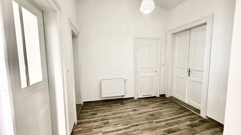 2+1/75m2/společný balkon/ Praha1/Staré Město/U milosrdných/částečně zařízen
