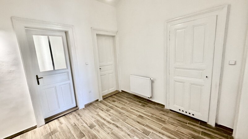 2+1/75m2/společný balkon/ Praha1/Staré Město/U milosrdných/částečně zařízen