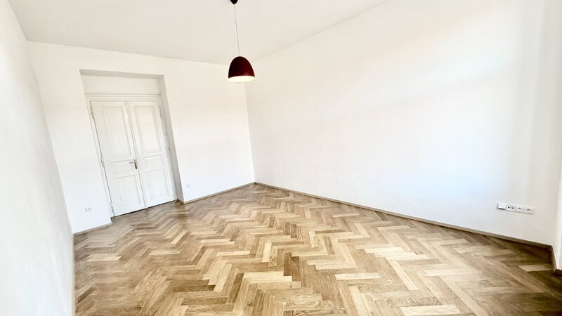 2+1/75m2/společný balkon/ Praha1/Staré Město/U milosrdných/částečně zařízen