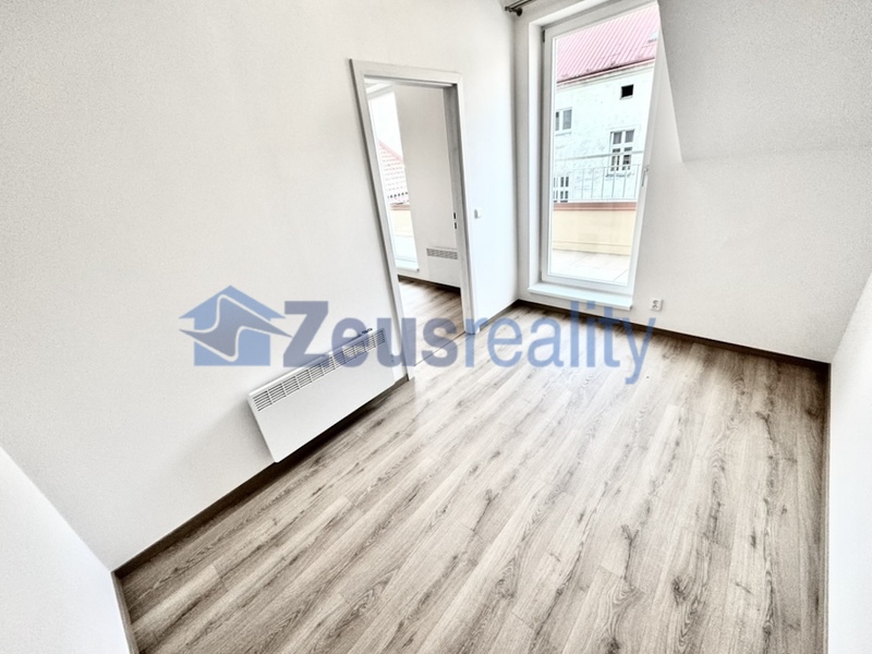 2+KK/balkon/42m2/Plzeňská/Praha 5/Smíchov/zařízen částečně/novostavba/