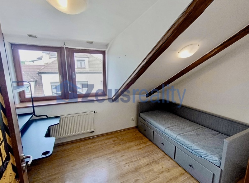 3+1/90m2/Klapkova/Praha 8/Kobylisy/částečně vybaven