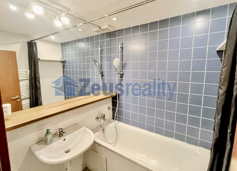 3+1/90m2/Klapkova/Praha 8/Kobylisy/částečně vybaven