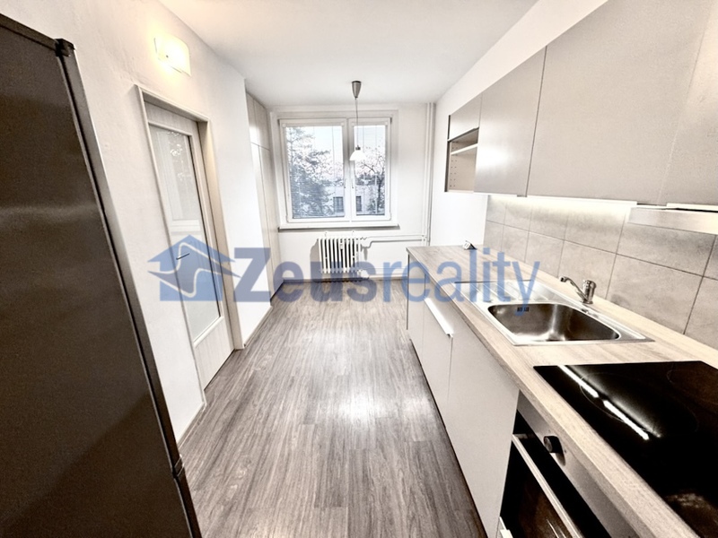 2+1/2xbalkon/61m2/Praha 5/Hlubočepy/Prosluněná/samostatné pokoje/po rekonstrukci/částečně zařízen