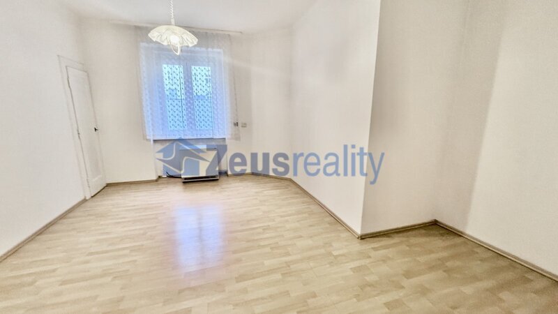 1+kk/27m2/Praha 8,Ronkova/Libeň/částečně zařízen