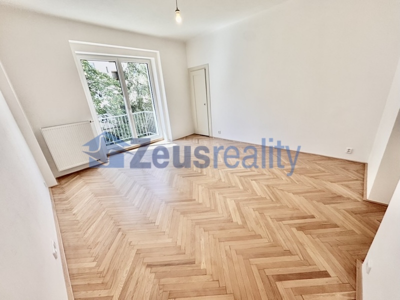 2+KK/62m2/balkon/Praha 4/Nusle/Dolní/samostatné pokoje/po rekonstrukci/částečně vybaven/u tramvaje/