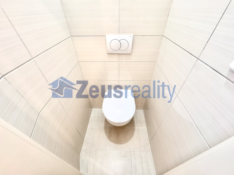 2+KK/62m2/balkon/Praha 4/Nusle/Dolní/samostatné pokoje/po rekonstrukci/částečně vybaven/u tramvaje/