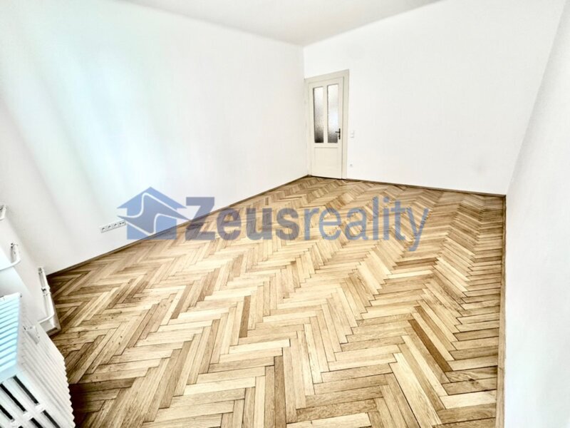 1+1/balkon/47m2/Praha 5/ Smíchov/Holečkova/po rekonstrukci/částečně vybaven