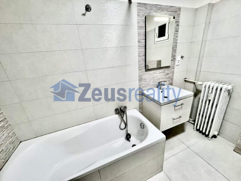 1+1/balkon/47m2/Praha 5/ Smíchov/Holečkova/po rekonstrukci/částečně vybaven