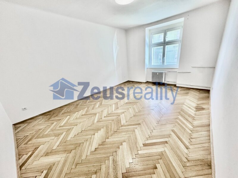 1+1/balkon/47m2/Praha 5/ Smíchov/Holečkova/po rekonstrukci/částečně vybaven