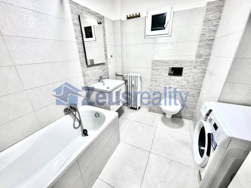 1+1/balkon/47m2/Praha 5/ Smíchov/Holečkova/po rekonstrukci/částečně vybaven