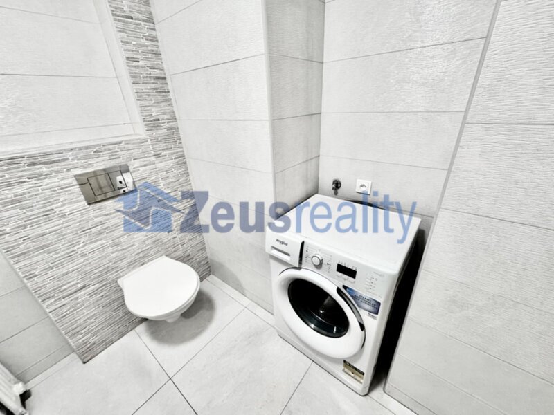 1+1/balkon/47m2/Praha 5/ Smíchov/Holečkova/po rekonstrukci/částečně vybaven