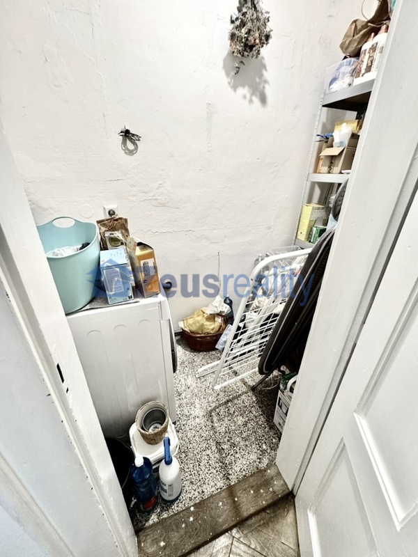 2+1/81m2/balkon/Boleslavská/Vinohrady/Praha 3/zařízen částečně