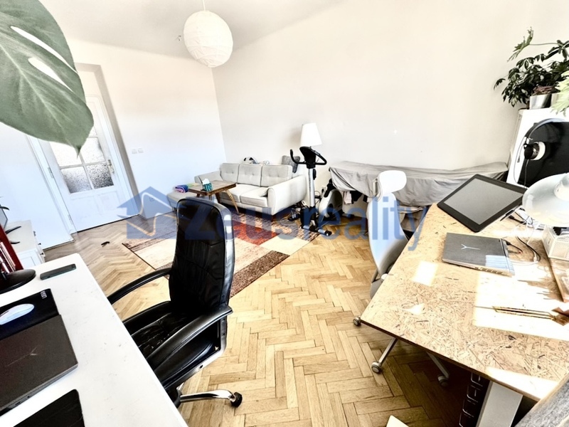 2+1/81m2/balkon/Boleslavská/Vinohrady/Praha 3/zařízen částečně