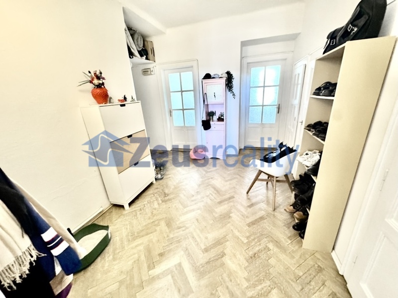 2+1/81m2/balkon/Boleslavská/Vinohrady/Praha 3/zařízen částečně