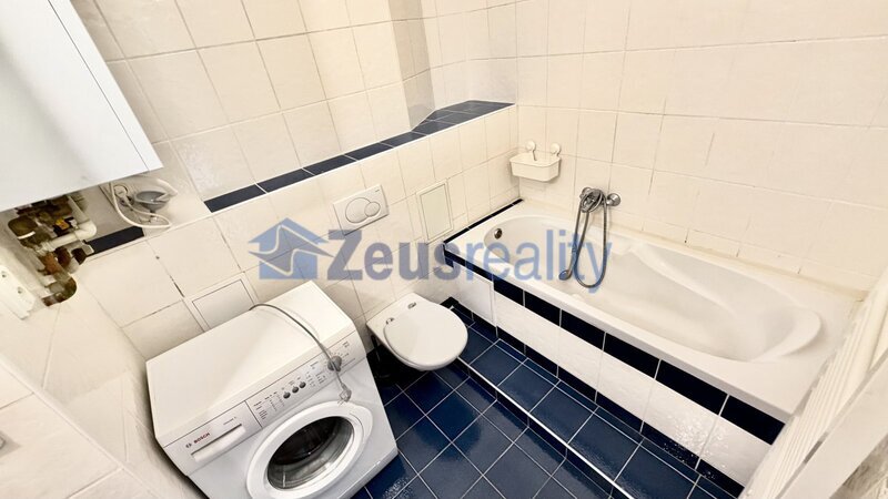 2+KK/balkon/47m2/Praha 5/ Smíchov/Holečkova/po rekonstrukci/částečně vybaven