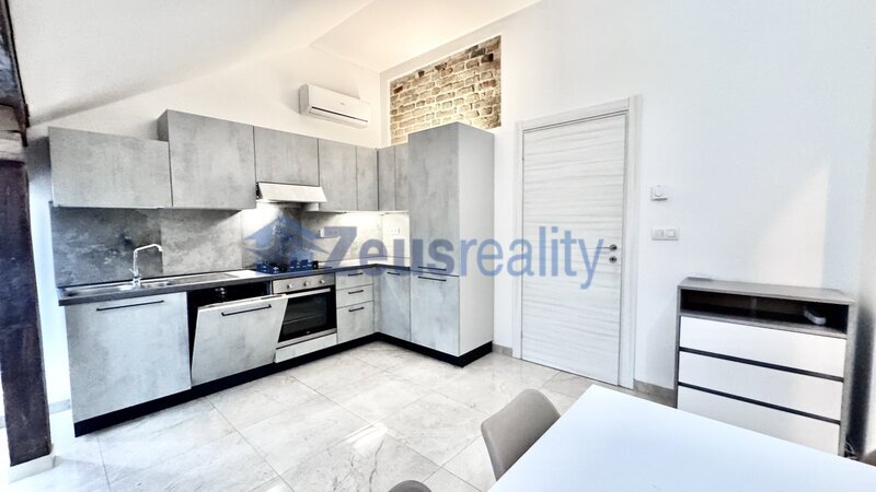 2+KK/56m2/společný balkon/Plzeňská/Praha 5/Smíchov/zařízen komplet