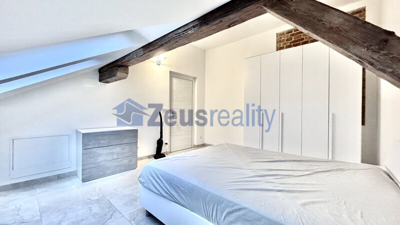 2+KK/56m2/společný balkon/Plzeňská/Praha 5/Smíchov/zařízen komplet