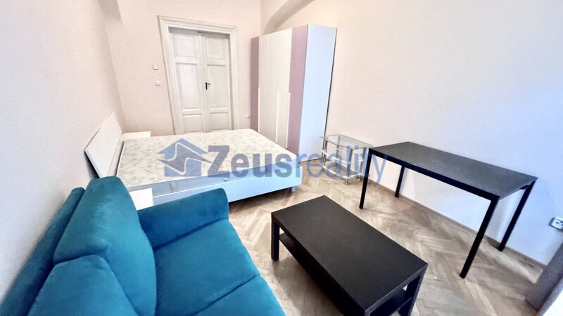 2+KK/32m2/balkon/Praha 5/ Smíchov/Plzeňská/zařízen/U METRA stanice Anděl/po rekonstrukci/