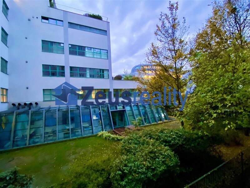 1+KK/25m2/balkon/Praha 4/ Pankrác/Hvězdova/ po rekonstrukci/zařízen částečně