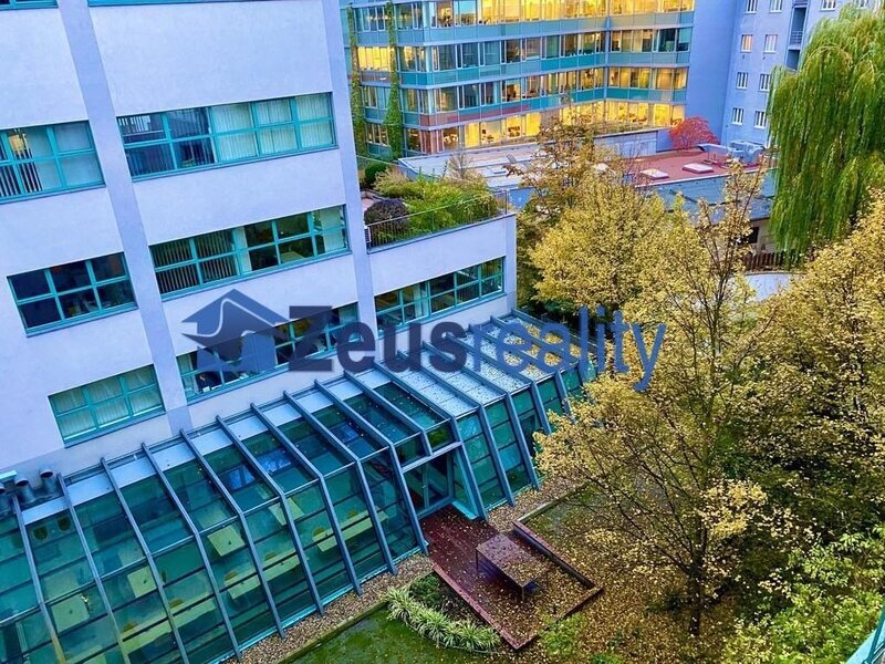 1+KK/25m2/balkon/Praha 4/ Pankrác/Hvězdova/ po rekonstrukci/zařízen částečně