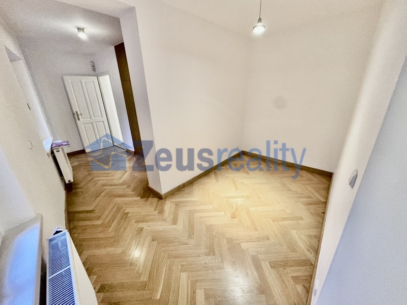 4+1/113m2/balkon/Jánská/Staré město/Praha 1/zařízen částečně