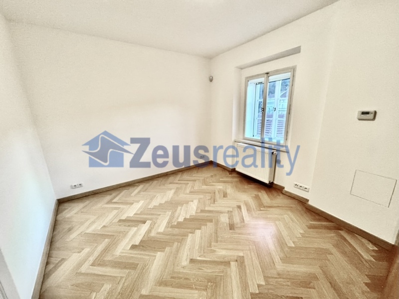 4+1/113m2/balkon/Jánská/Staré město/Praha 1/zařízen částečně