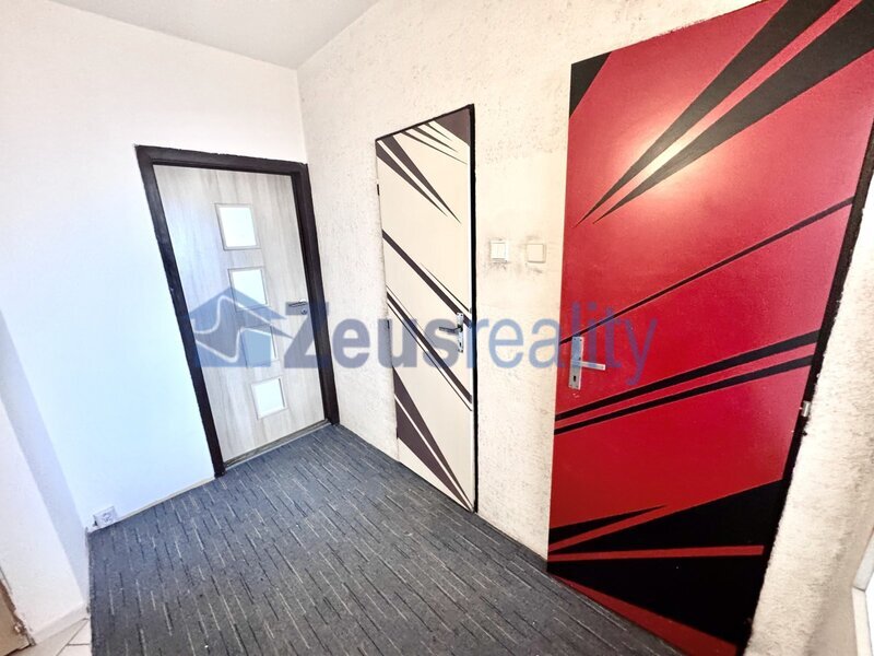 Pokoj v bytě 3+1/komora/Praha 9 /Černý Most/Vybíralova /zařízen/u metra