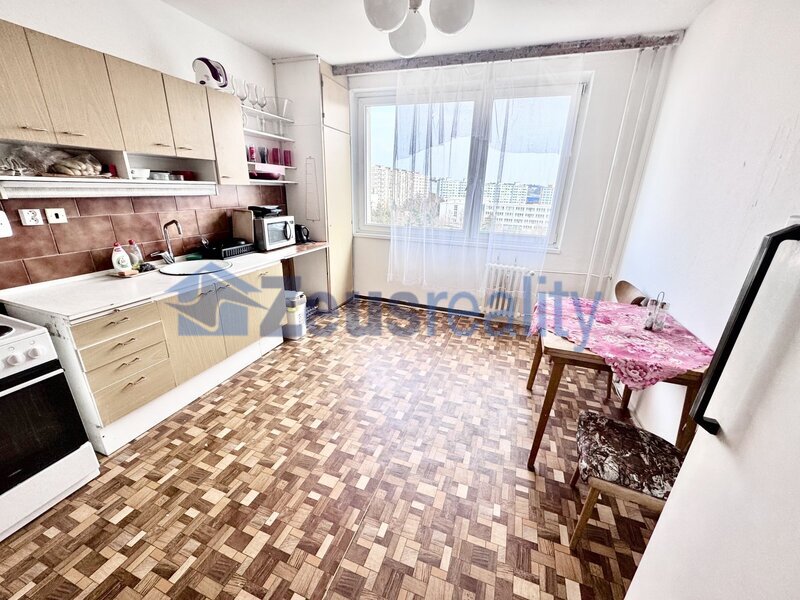 Pokoj v bytě 3+1/komora/Praha 9 /Černý Most/Vybíralova /zařízen/u metra