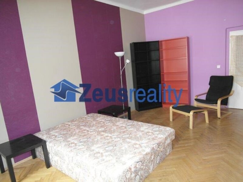 2+1/80m2/Praha 2/Vinohrady/Vinohradská/samostatné pokoje/u metra/zařízen