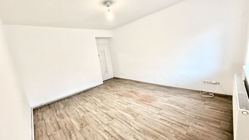 2+KK/komora/50m2/Praha 4/Michle/Pelhřimovská/dva samostatné pokoje/po rekonstrukci/částečně zařízen/u metra