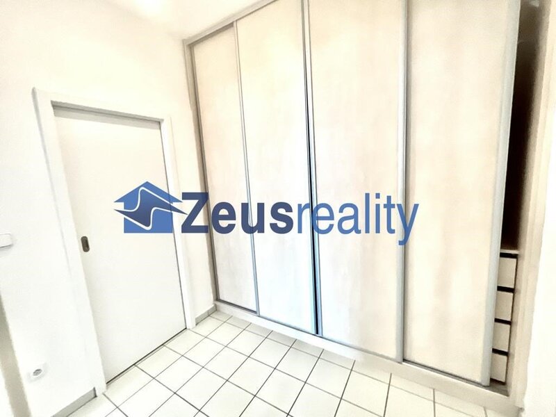 2+KK/komora/50m2/Praha 4/Michle/Pelhřimovská/dva samostatné pokoje/po rekonstrukci/částečně zařízen/u metra
