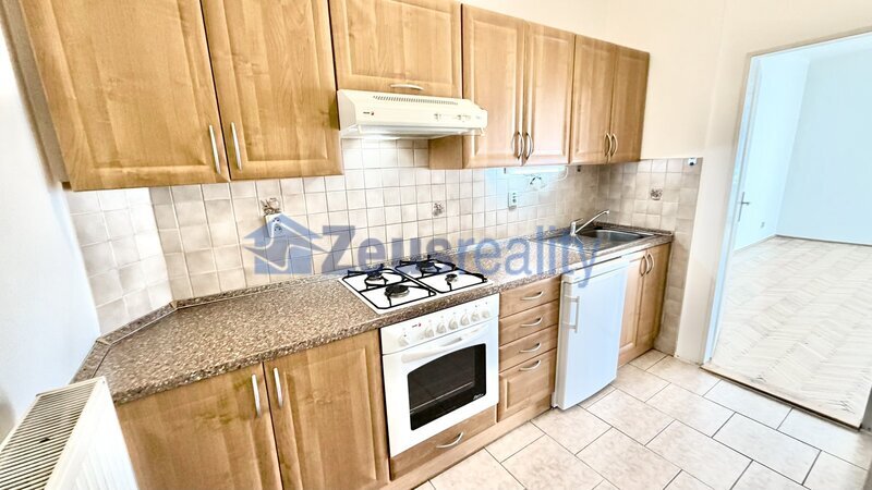 1+1/balkon/47m2/Praha 5/ Smíchov/Holečkova/po rekonstrukci/částečně vybaven