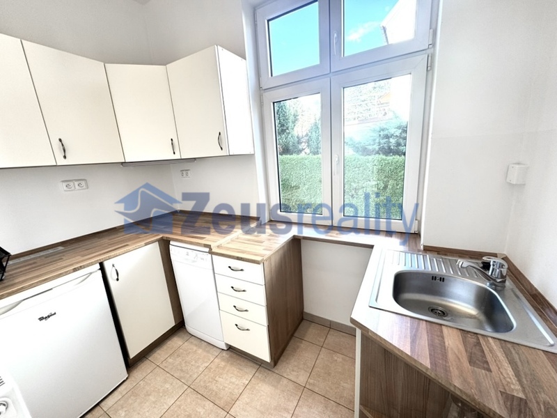 Kanceláře/4místnosti/hala/2xskládek/120m2/po rekonstrukci/Praha 10/Strašnice/Nad vodovodem