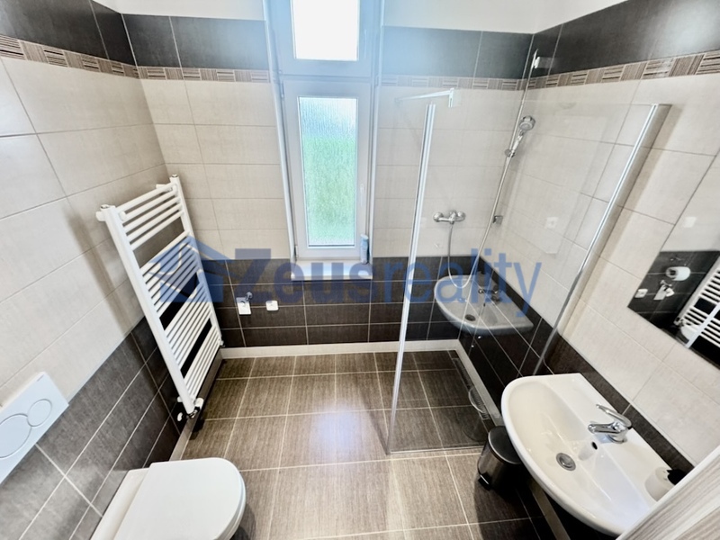 Kanceláře/4místnosti/hala/2xskládek/120m2/po rekonstrukci/Praha 10/Strašnice/Nad vodovodem