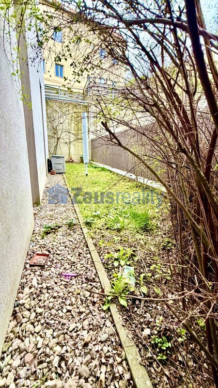 2+1/85m2 + terasa s předzahrádkou 45m2/parkovací stání/Praha 5/Smíchov/Na Popelce/částečně zařízen/