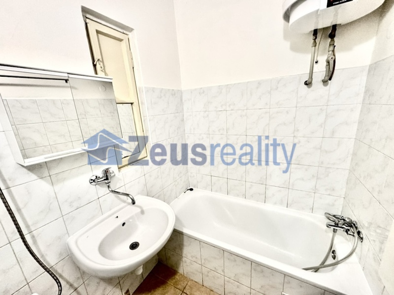 1+KK/27m2/Ronkova/Praha 8/částečně zařízen/