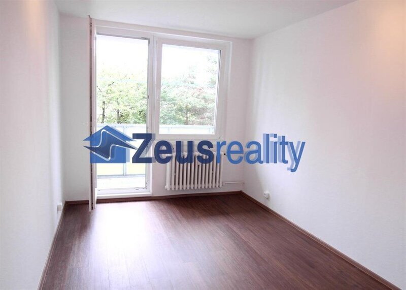2+KK/2xbalkon/61m2/Praha 5/Hlubočepy/Prosluněná/samostatné pokoje/po rekonstrukci/částečně zařízen