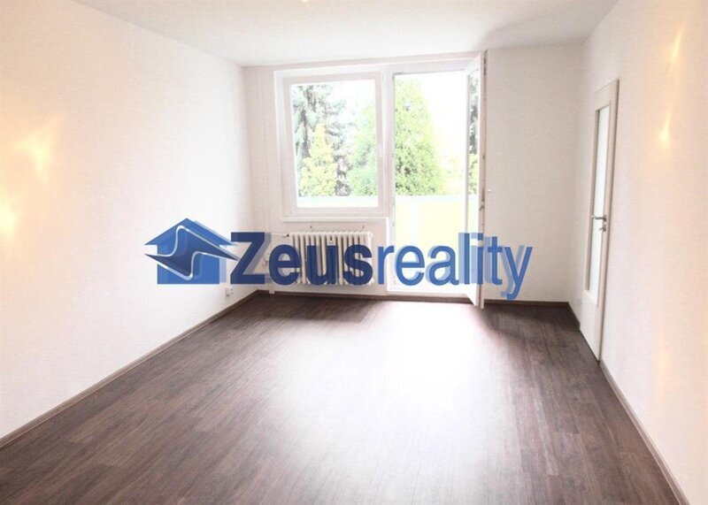 2+KK/2xbalkon/61m2/Praha 5/Hlubočepy/Prosluněná/samostatné pokoje/po rekonstrukci/částečně zařízen