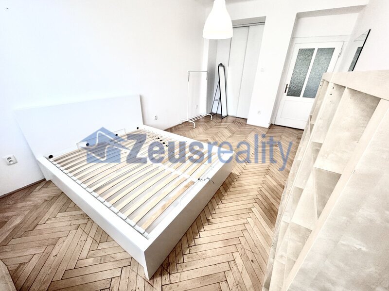 2+KK/48m2/Praha 9/Vysočany/Mlékárenská/po rekonstrukci/u metra/částečně zařízen/