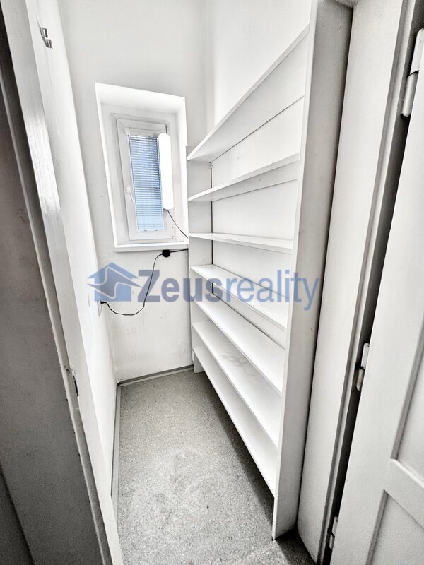 2+KK/48m2/Praha 9/Vysočany/Mlékárenská/po rekonstrukci/u metra/částečně zařízen/