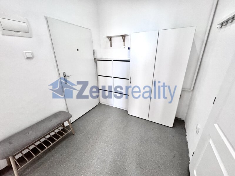 2+KK/48m2/Praha 9/Vysočany/Mlékárenská/po rekonstrukci/u metra/částečně zařízen/